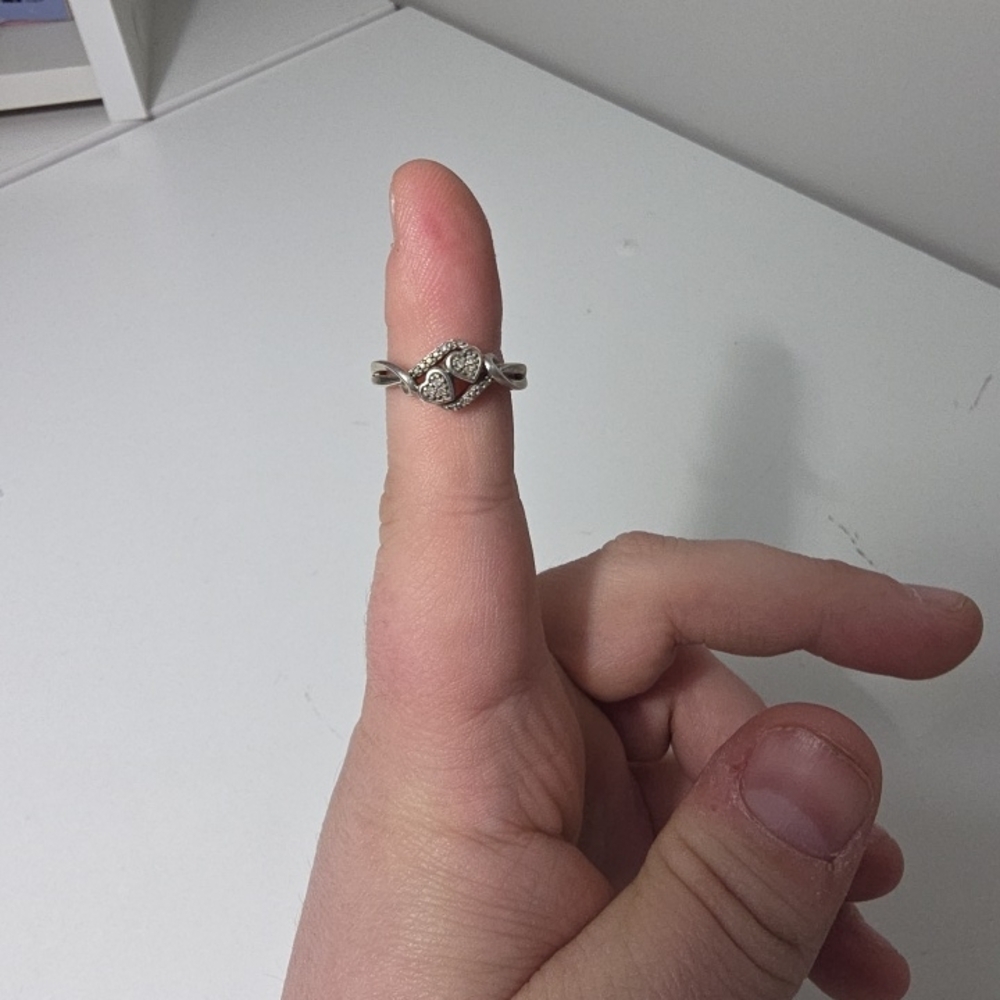 Delicate 925 Silver Heart Twist Ring with Sparkling Stones - Silver
